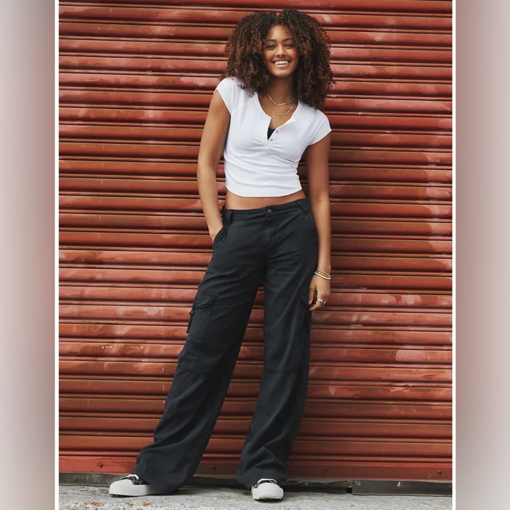 NWT Super High-Waisted Cargo Baggy Wide-Leg Pant from American Eagle